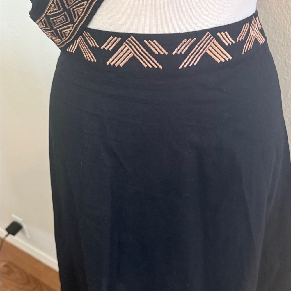 Banana Republic Black and Beige Skirt and Top - Picture 6 of 7